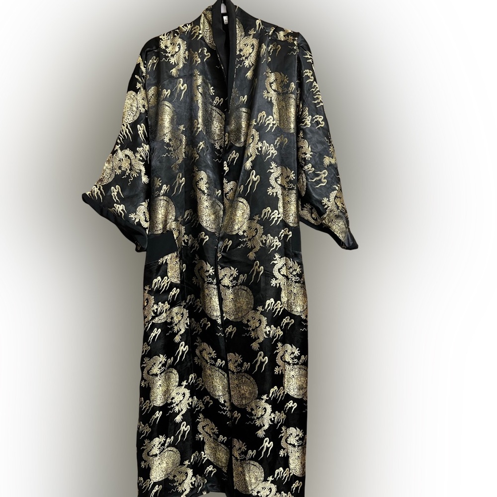 Men’s beautiful 100% Silk robe.